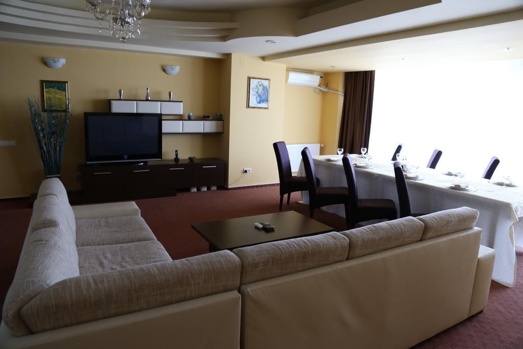 Hotel Florida מאמאיה מראה חיצוני תמונה