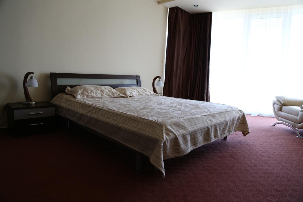 Hotel Florida מאמאיה מראה חיצוני תמונה