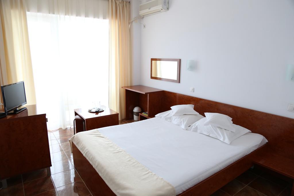 Hotel Florida מאמאיה מראה חיצוני תמונה