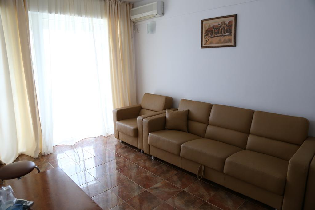 Hotel Florida מאמאיה מראה חיצוני תמונה