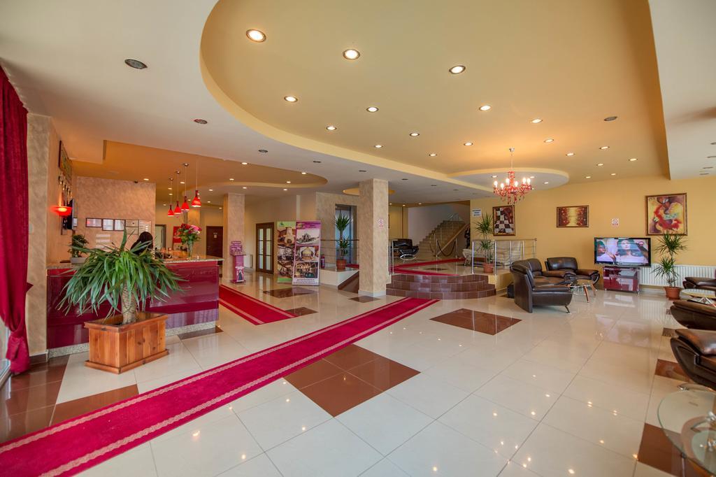 Hotel Florida מאמאיה מראה חיצוני תמונה