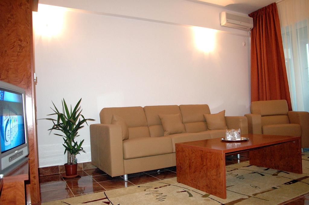 Hotel Florida מאמאיה מראה חיצוני תמונה